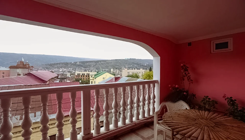 هتل ایساکا تفلیس